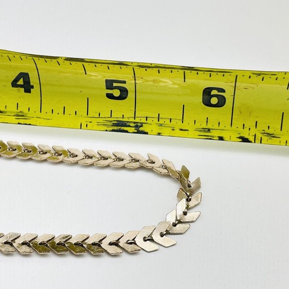 American Eagle Signed Arrow Necklace Gold Tone Teen Tween Classic Career Cosplay - Picture 7 of 7